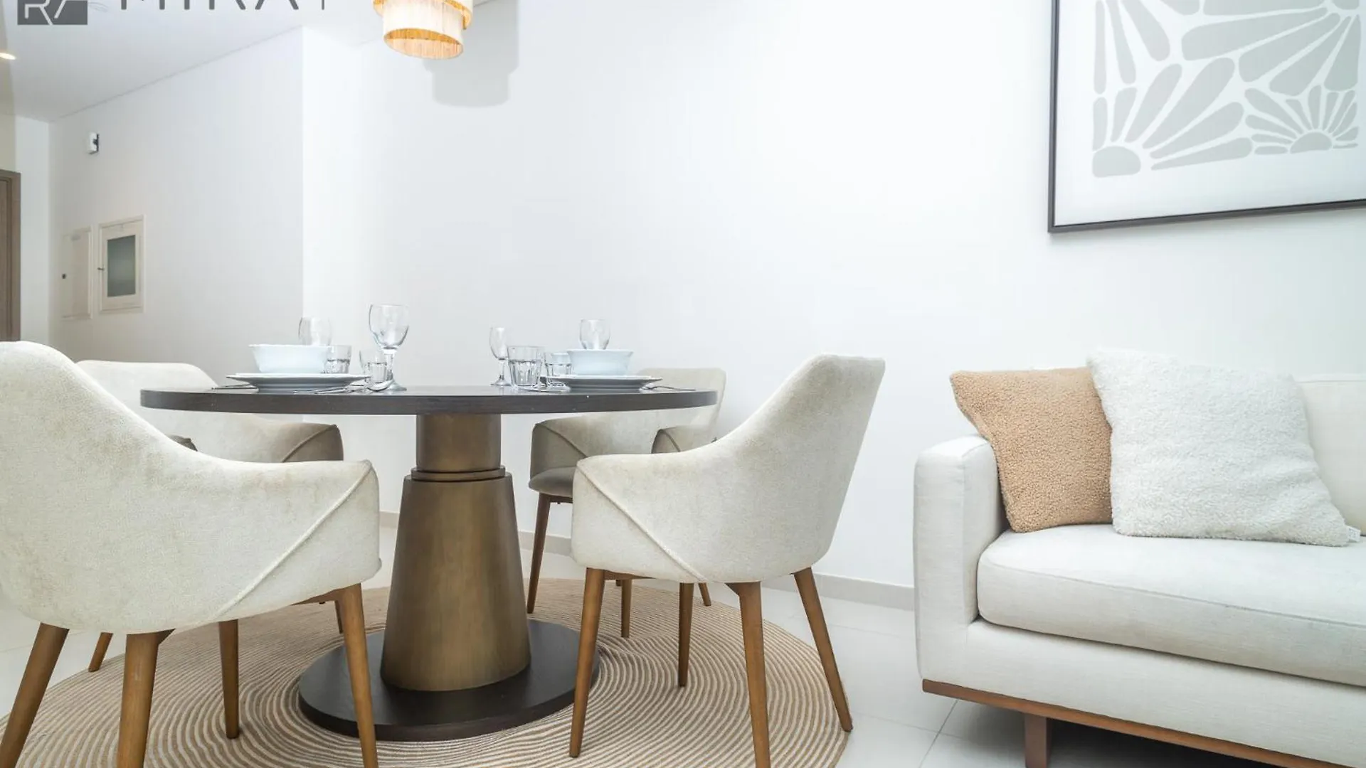 Mira Holiday Homes - Luxury 2 Bedroom In Burj Royale Close To Burj Khalifa Dubai Apartment